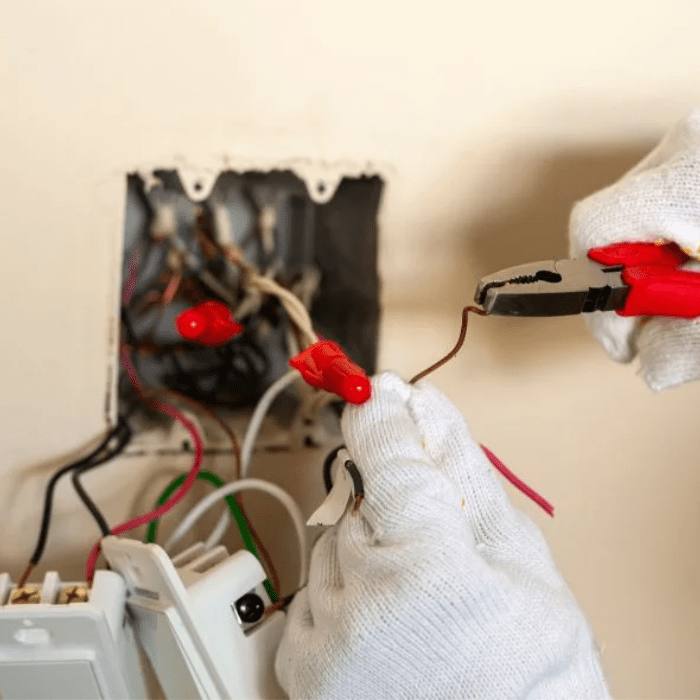 Herramientas para cambiar un enchufe eléctrico